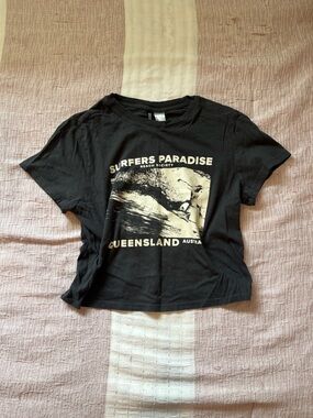 H&M DIVIDED Surfers Paradise Graphic Print Baby Tee Size L